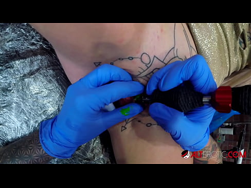 ❤️ Extremt tatuerade snyggingen Sully Savage fick en tatuering på sin klitoris ❤ Sex at porn sv.com-milf-300.ru ❌️