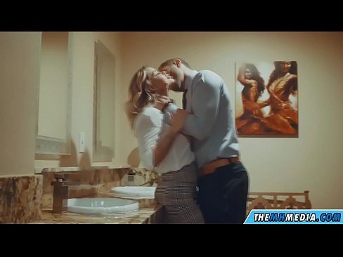 ❤️ När en bystig blondin förför dig på en offentlig toalett ❤ Sex at porn sv.com-milf-300.ru ❌️